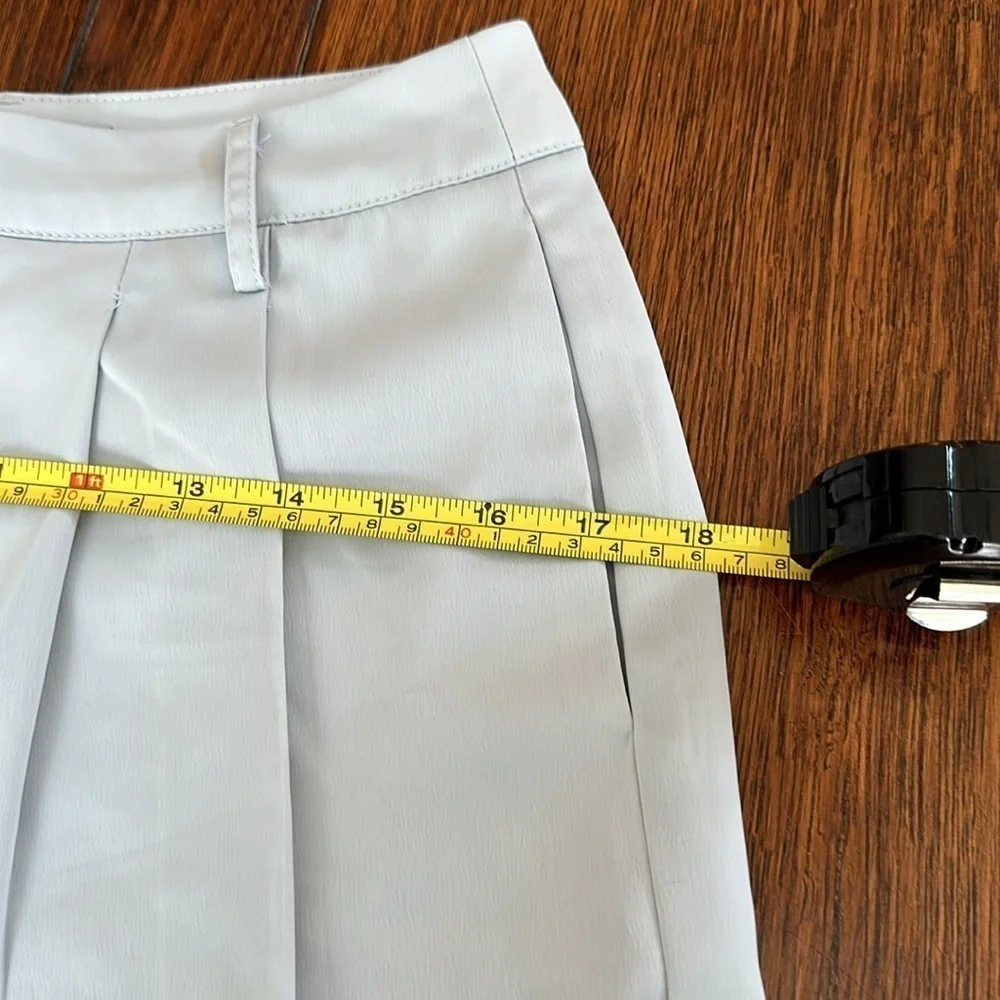 Women’s forever 21 light blue pleated shorts size S